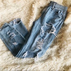 BDG Slim boyfriend lowrise distressed jean 25 C1